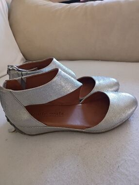 gentle souls Silver MetallicFlats with Back Zip.small scratch See Last Picture
